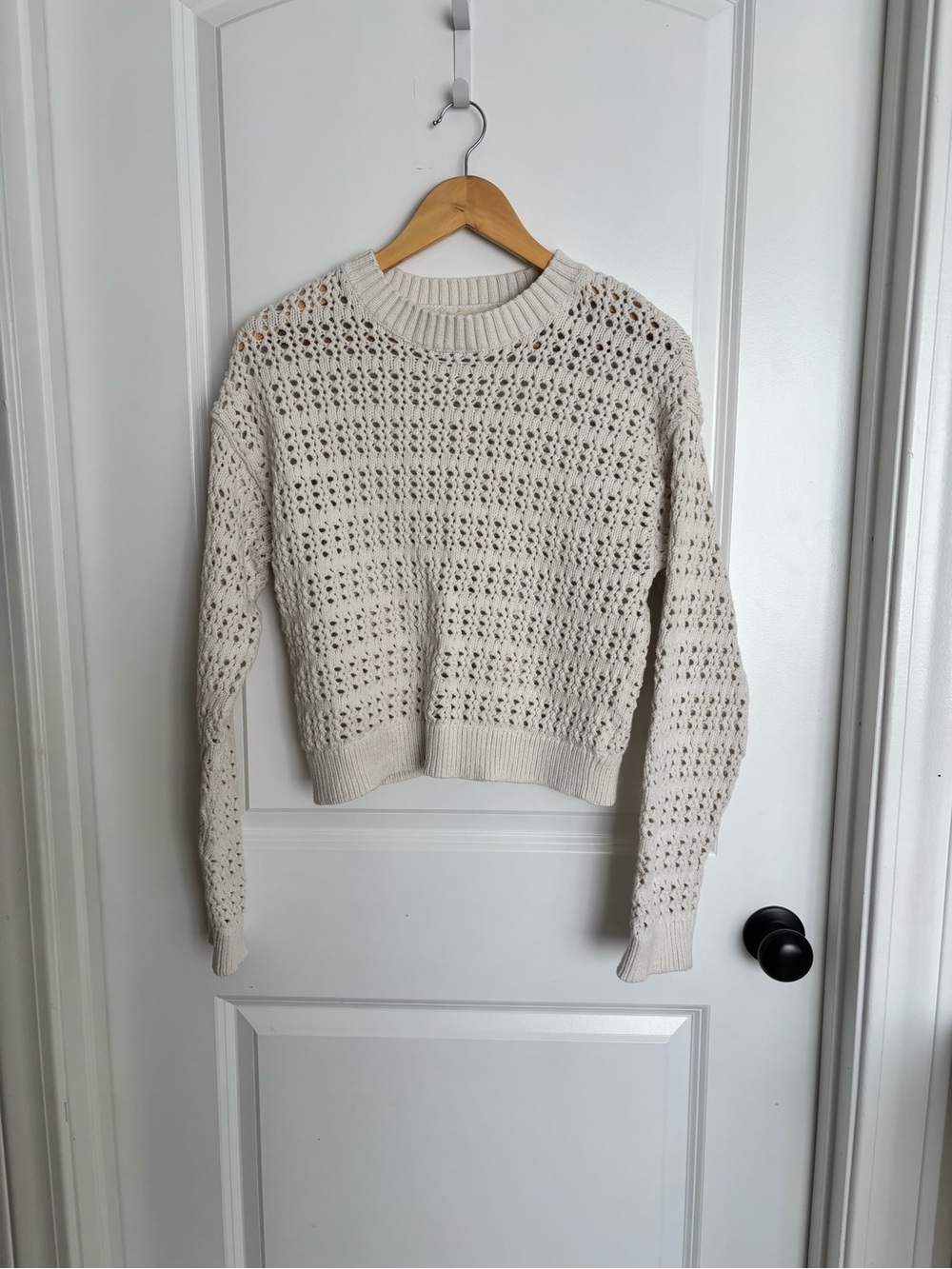 Universal Thread Cream Open-Weave Crewneck Sweater-M (runs small)